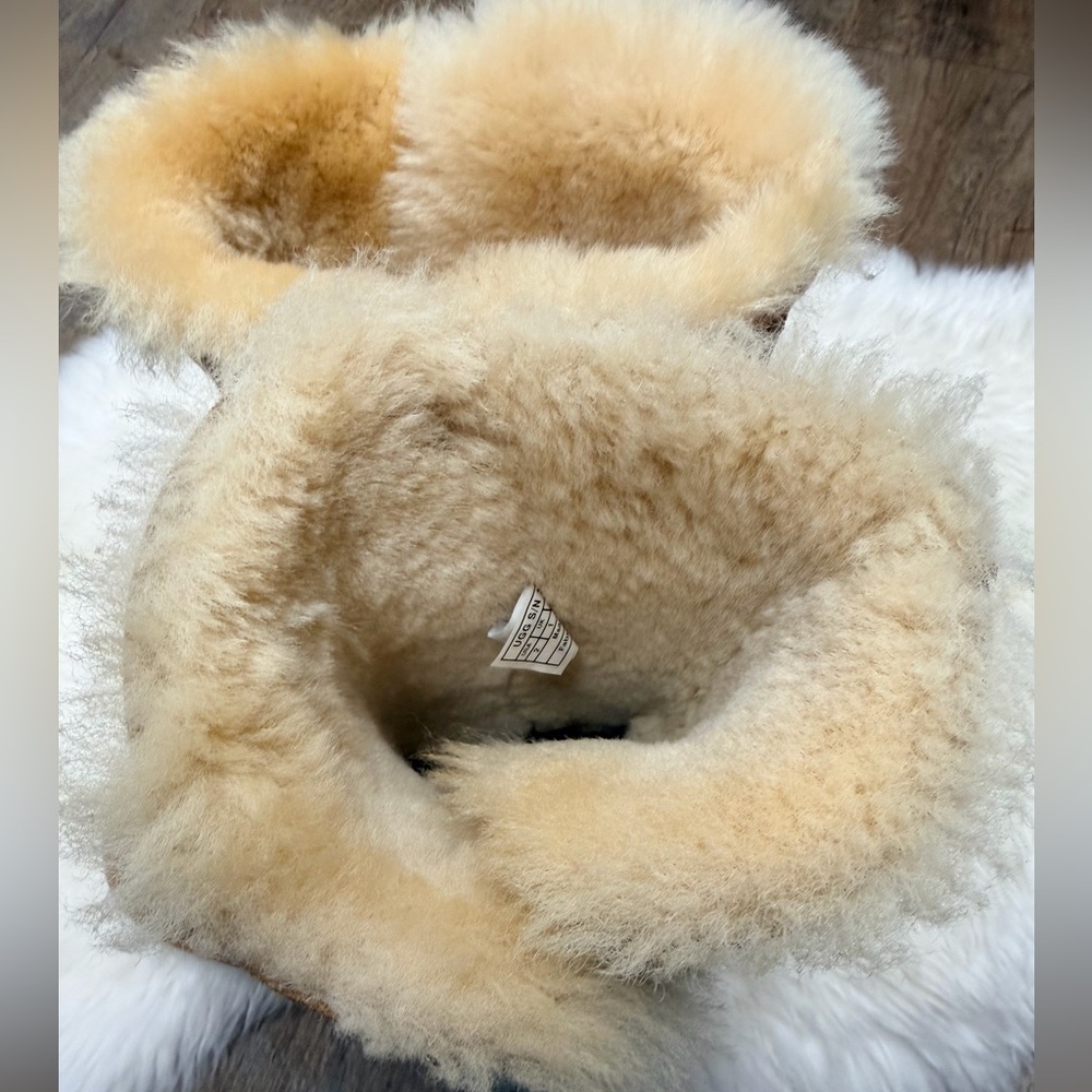UGG youth Chestnut tall Button side Suede Shearling Boots size 2 - Picture 7 of 10